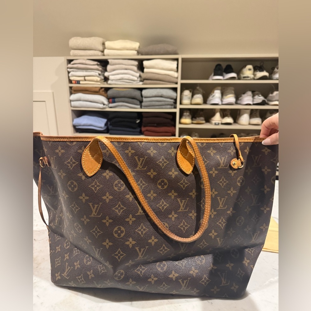 Louis Vuitton Monogram Neverfull GM Tote Bag - Picture 6 of 9